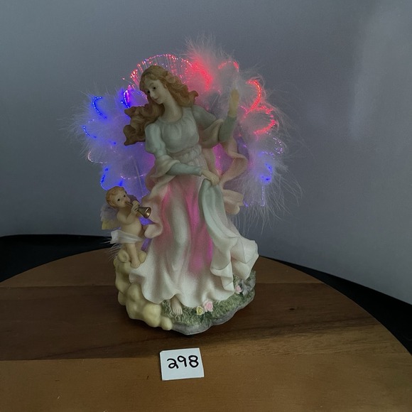 Angel  With Feather Fiber Optic Lights Up And Plays Hark The Herald Angels Sing - Picture 2 of 8
